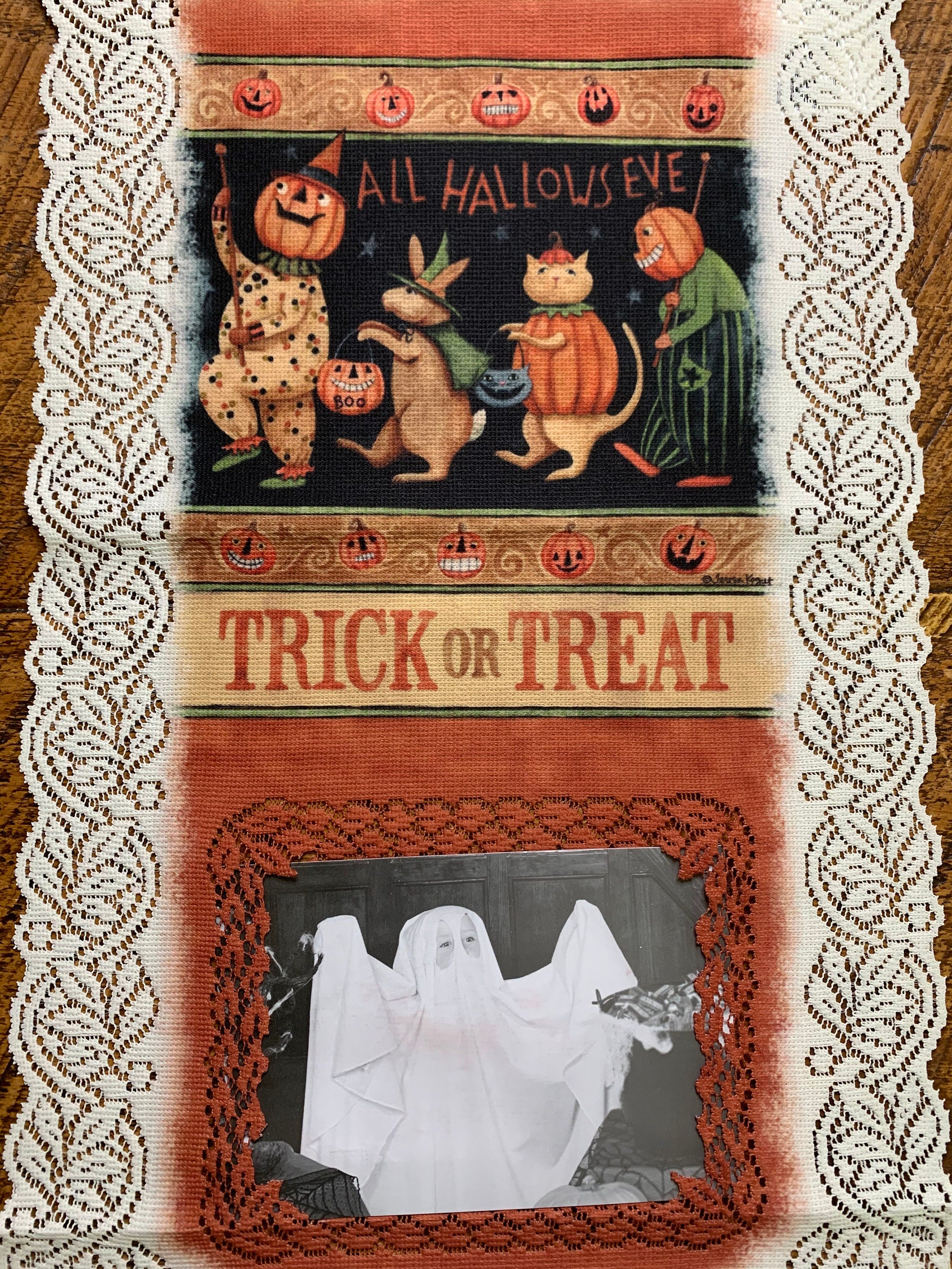 Trick or Treat Lace Wall Decor