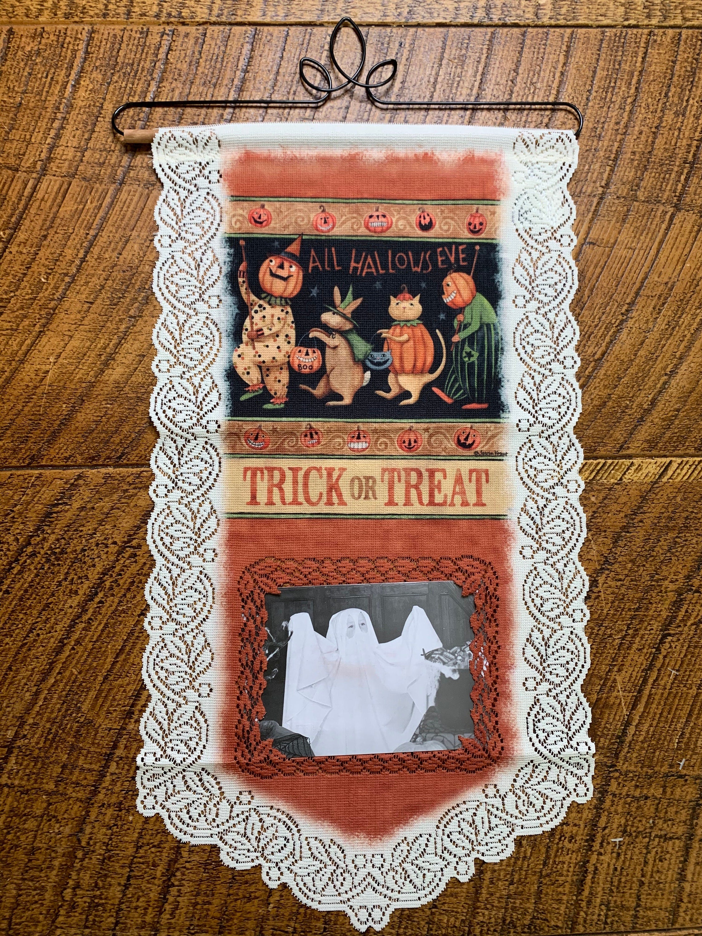 Trick or Treat Lace Wall Decor