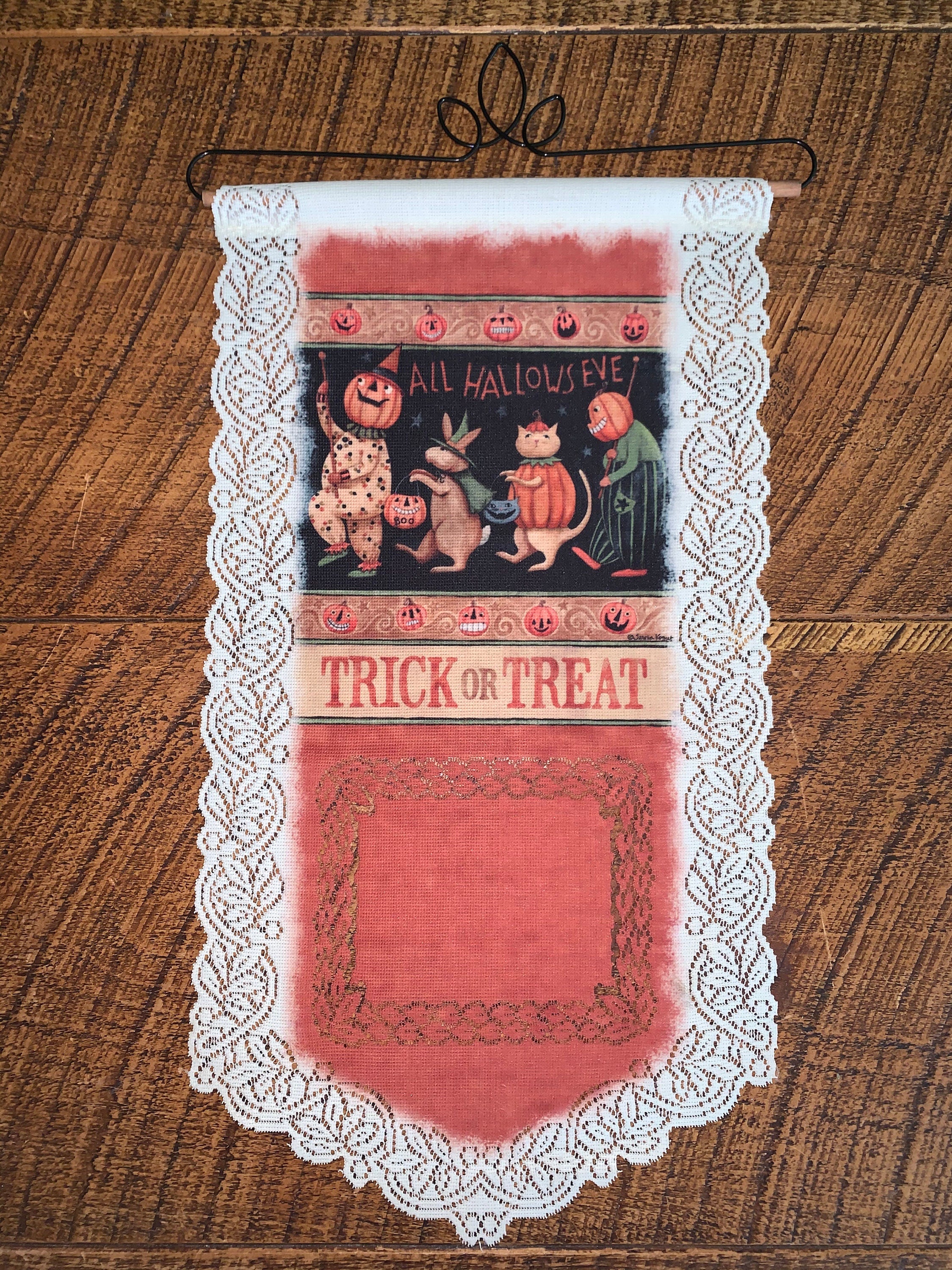 Trick or Treat Lace Wall Decor