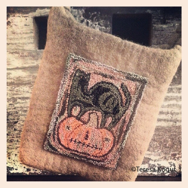 PN121 Primitive Halloween Punchneedle Pattern